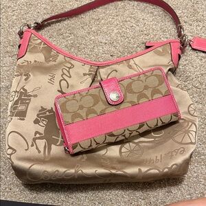 Vintage Coach Beige and Pink Shoulder Bag With Detachable Long Strap and Wallet